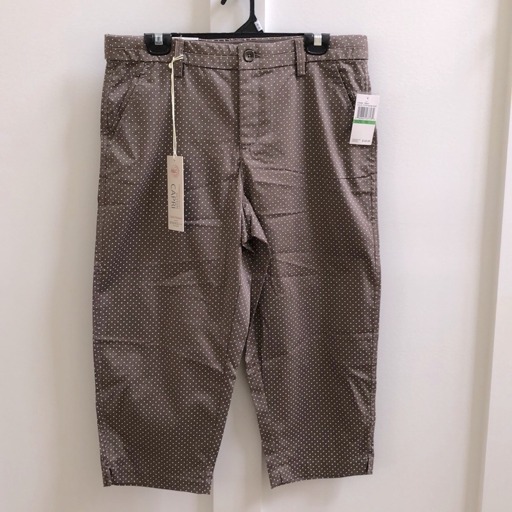 Khakis & Co Taupe Comfort Waist Sateen casual Elegance Capris Size 10 Pin Dots